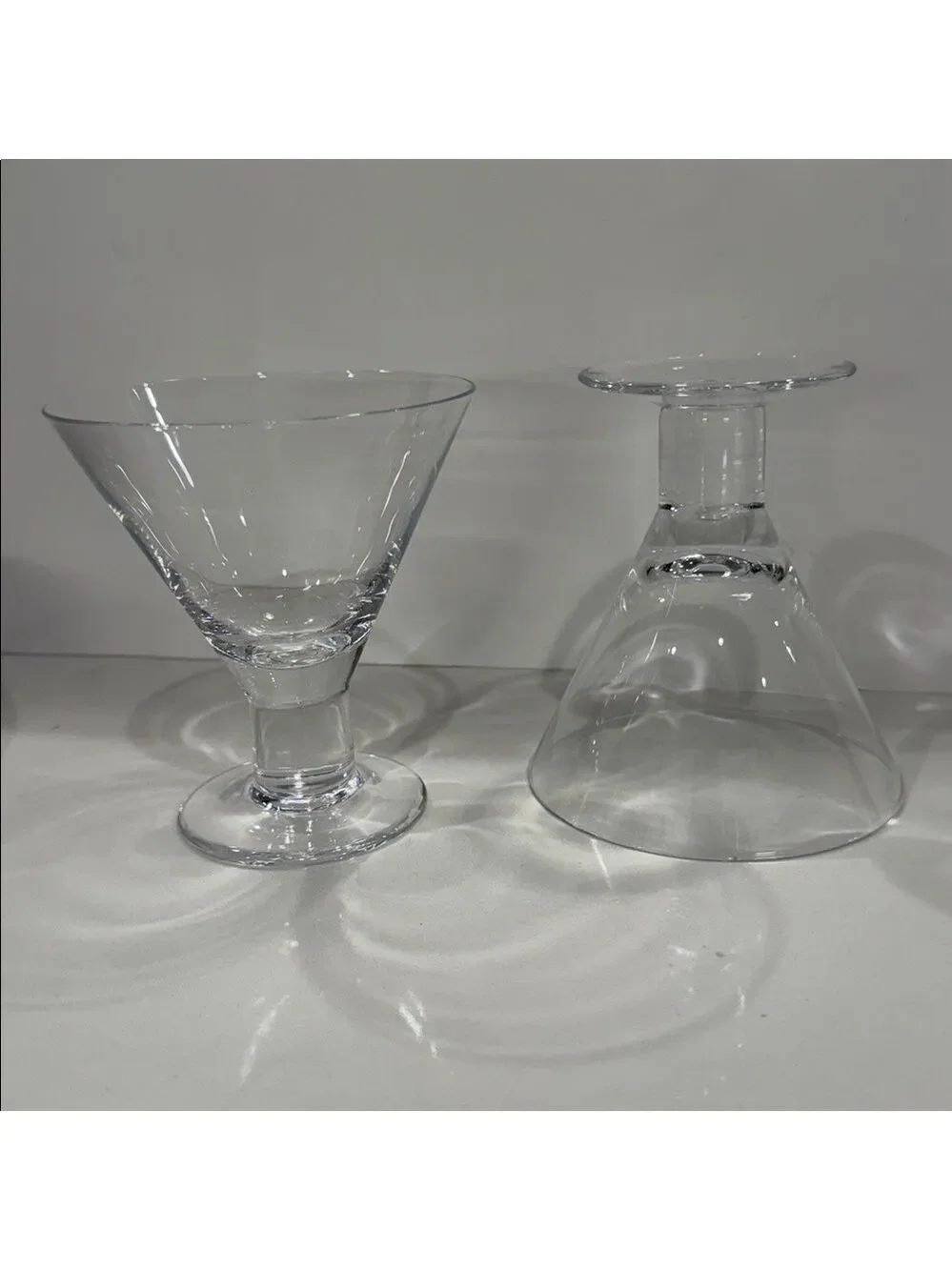 Pair of Stylish Crystal Clear 7 oz Martini/Cocktail Glasses Excellent Condition